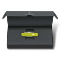 Navaja multiusos "CLASSIC ALOX AMARILLA EDICIÓN LIMITADA 2023." VICTORINOX 06221.L23