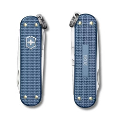 Navaja multiusos "CLASSIC SD ALOX AZUL GLACIAR EDICION LIMITADA 2026" VICTORINOX 06221.L26 a