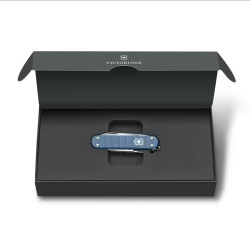 Navaja multiusos "CLASSIC SD ALOX AZUL GLACIAR EDICION LIMITADA 2026" VICTORINOX 06221.L26 b