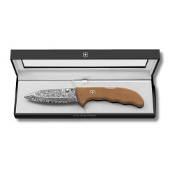 Navaja multiusos "EVOKE WOOD DAMAST EDICION LIMITADA 2026" VICTORINOX 0.9410.J26 D