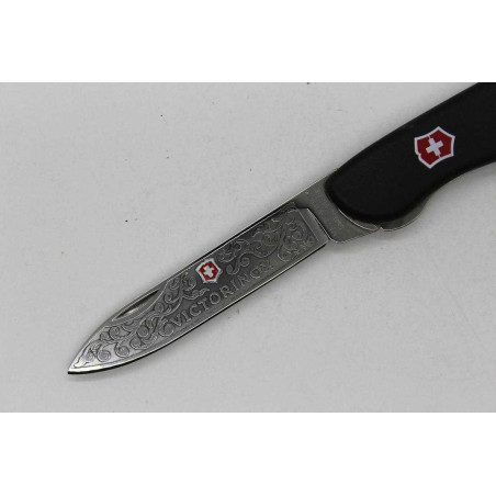 Navaja multiusos "SENTINEL GRABADA" VICTORINOX 08413.3 